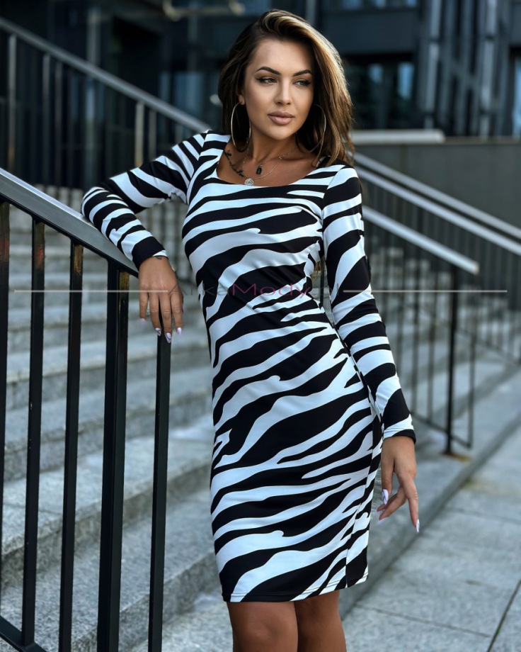 Sukienka zebra odcienie ecru czarna ołówkowa dopasowana długi rękaw Polska midi produkcja StayHere 3