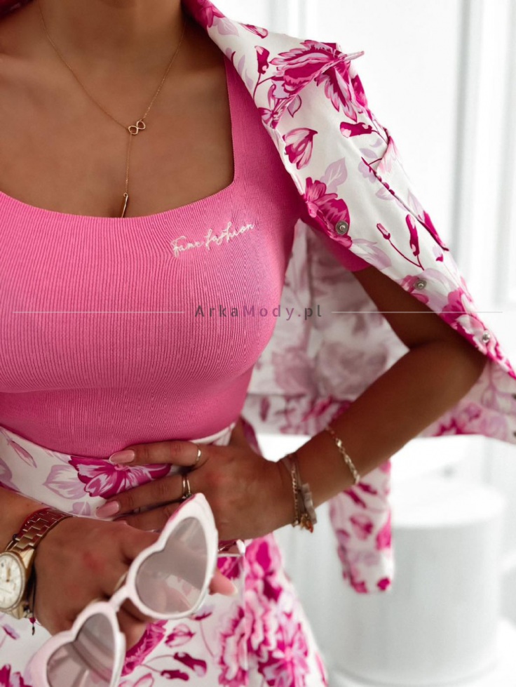 Bluzka damska haftowane napis FAME FASHION różowa krótki rękaw dekolt karo 3