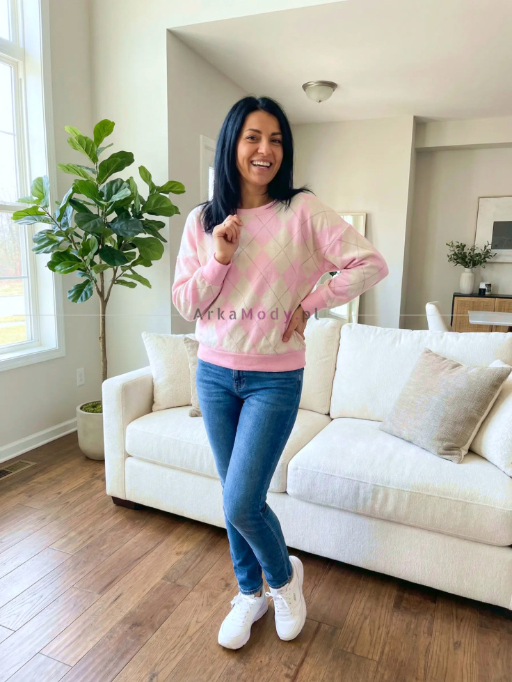 Sweterek damski romby róż wkładany przez głowę pudełkowym kroju oversize dekolt okrągły PURPURA Polska 4